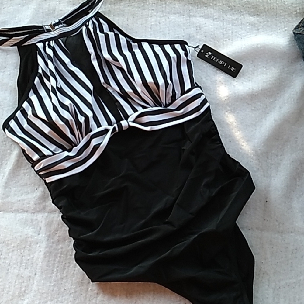 Nwt Tempt Me black white 1 piece bathing 🩱suit large